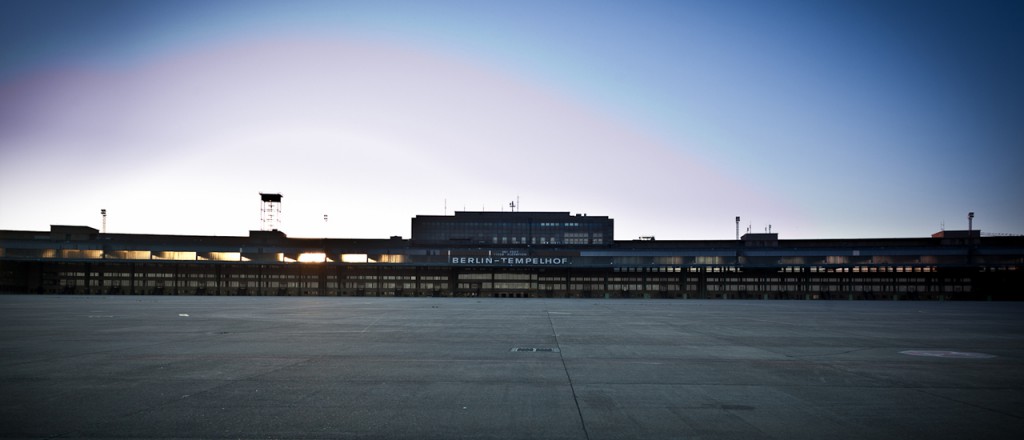 Der imposante Bau des Flughafenterminals in Berlin-Tempelhof