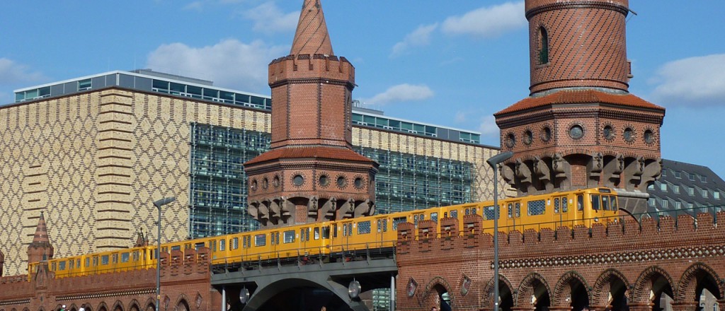 Die Oberbaumbrücke verbindet Friedrichshain und Kreuzberg