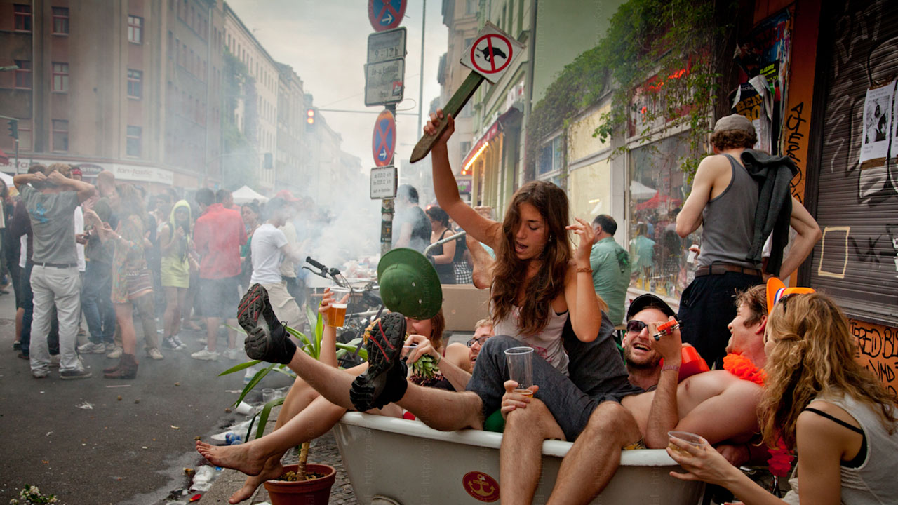 Partystimmung am 1.Mai in Kreuzberg