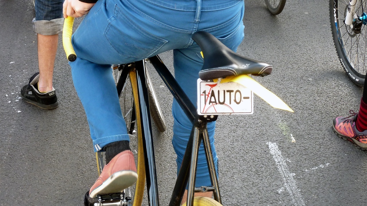 Critical Mass - Ein Fahrrad, ein Auto