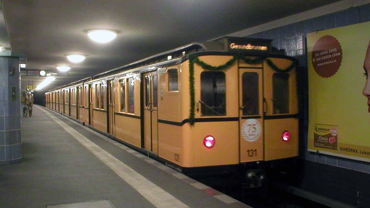 Historische U-Bahn Züge Auf Der U6 Unterwegs - Hauptstadtkultur Berlin